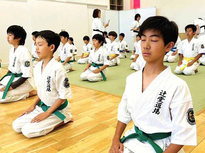 辻堂道場　正座