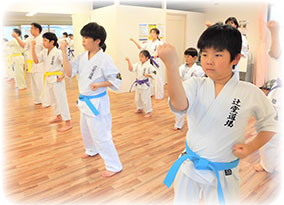 空手　少年部の保護者