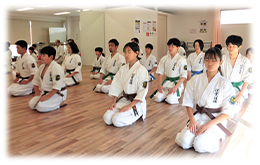 親子で空手の稽古